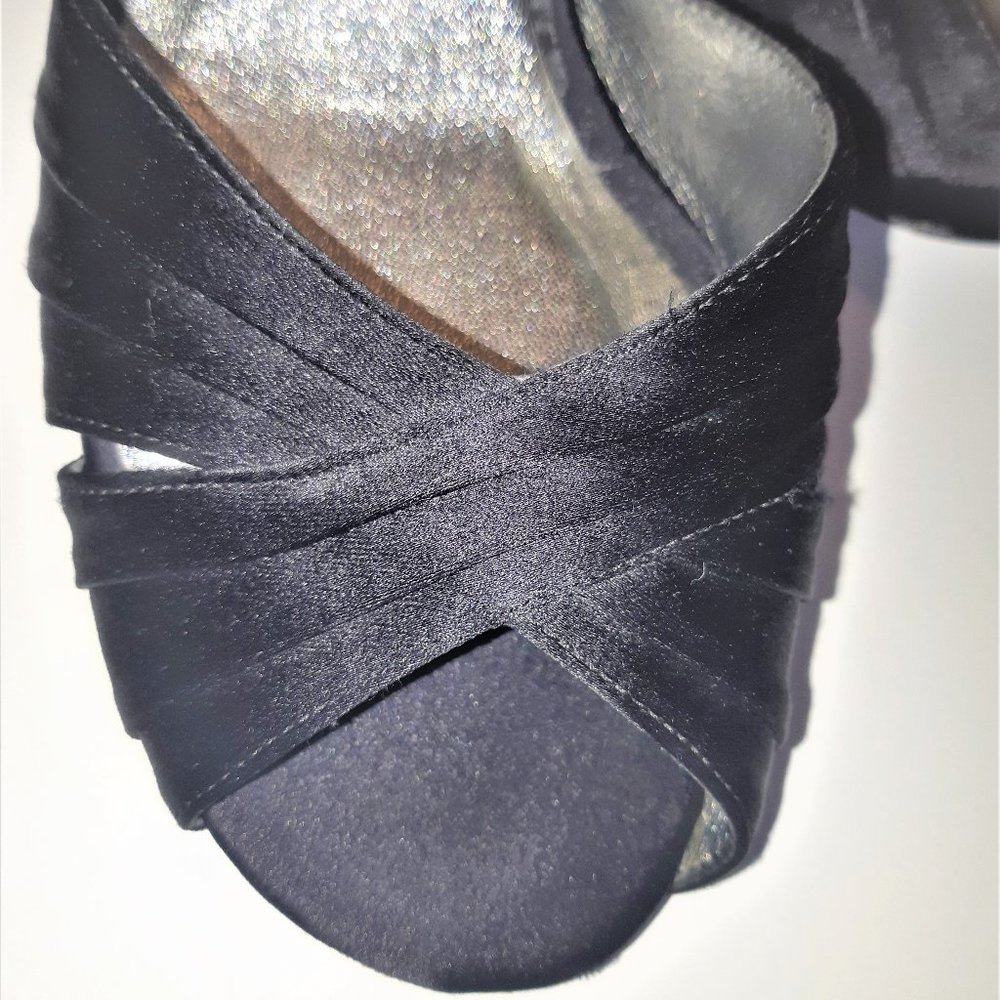 👠Stuart Weitzman satin pumps heels👠 - Picture 10 of 14
